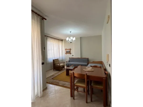 Durres, jepet me qera apartament 1+1 Kati 2, 400 € (Shkembi i Kavajes. Pallati "Praia Garden")