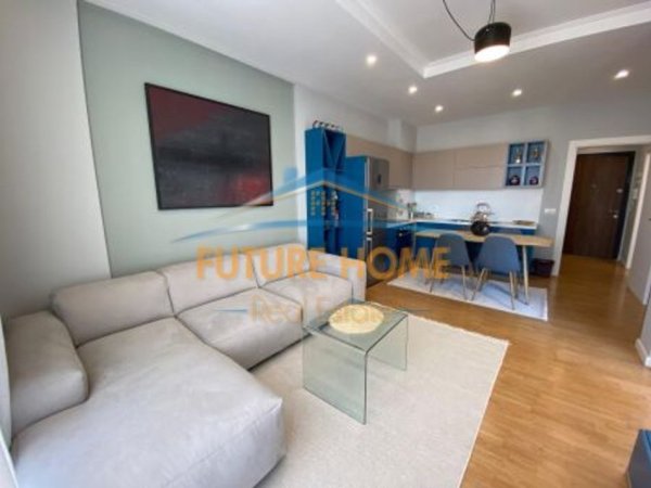 Tirane, jepet me qera apartament 1+1 Kati 4, 65 m² 700 € (21 Dhjetori, prane Joenes)