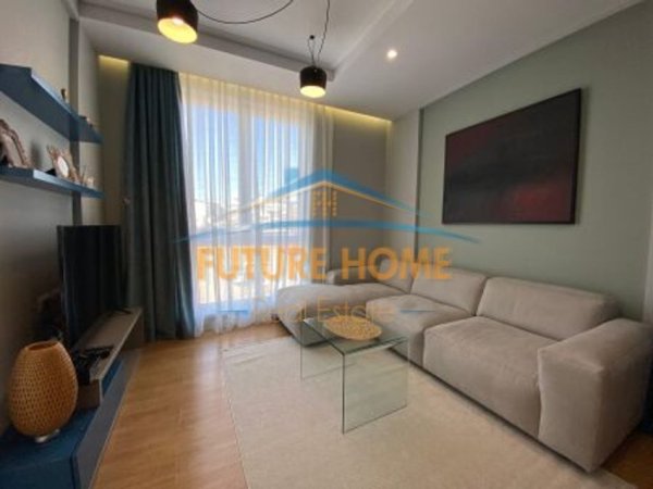 Tirane, jepet me qera apartament 1+1 Kati 4, 65 m² 700 € (21 Dhjetori, prane Joenes)