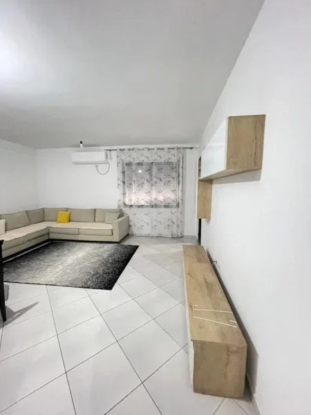 Tirane, jepet me qera apartament 3+1 Kati 2, 136 m² 600 € (ASTIR)
