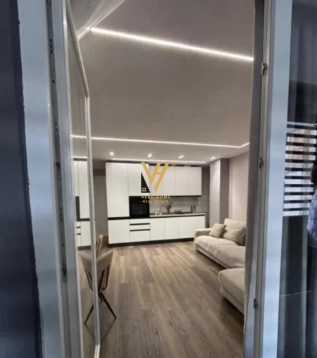 Tirane, jepet me qera apartament 1+1+Ballkon Kati 1, 60 m² 800 € (BULEVARDI ZOGU I PARE)