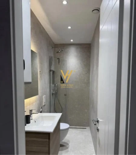 Tirane, jepet me qera apartament 1+1+Ballkon Kati 1, 60 m² 800 € (BULEVARDI ZOGU I PARE)