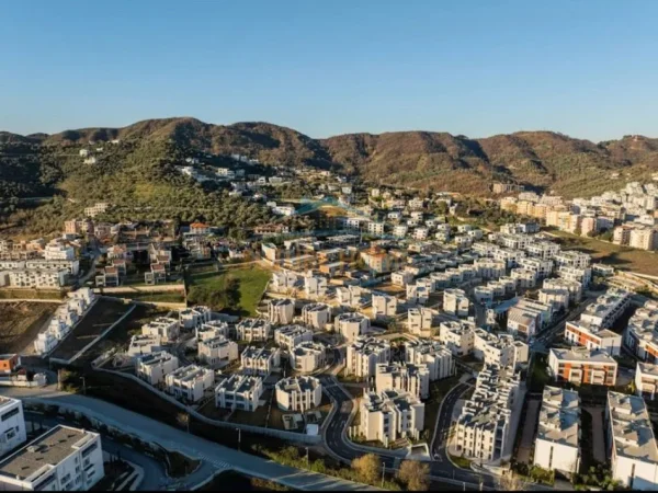 SHITET VILE INDIVIDUALE NE GREEN VALLEY RESIDENCE