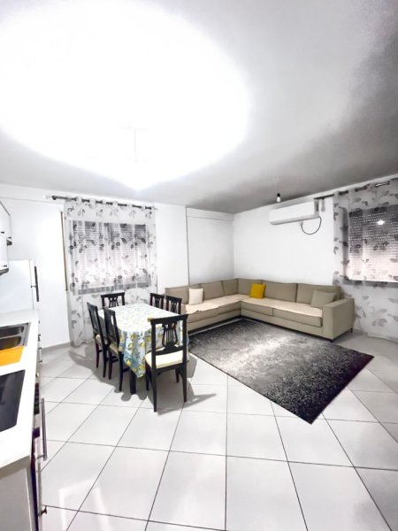 Tirane, jepet me qera apartament 3+1+Aneks+Ballkon , 130 m² 600 € (Astir)