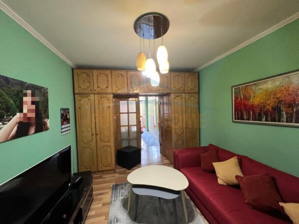 Shitet, Apartament 2+1, Rruga Fortuzi, Tiranë.