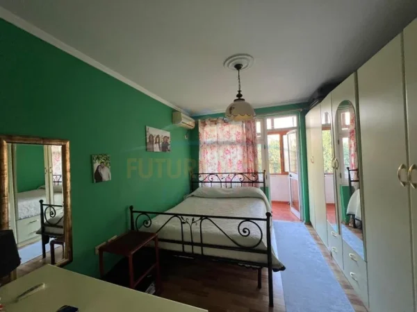 Shitet, Apartament 2+1, Rruga Fortuzi, Tiranë.