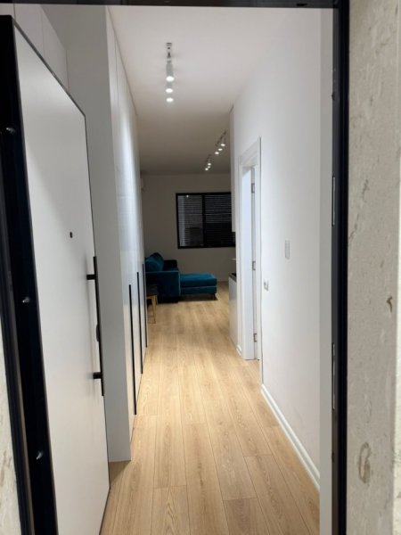 Tirane, jepet me qera apartament 1+1 Kati 5, 550 € (Radison)