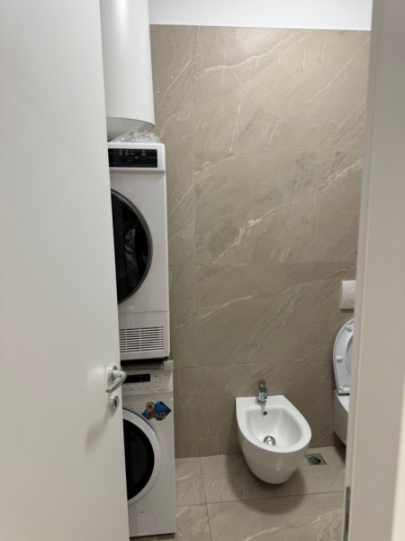 Tirane, jepet me qera apartament 1+1 Kati 5, 550 € (Radison)