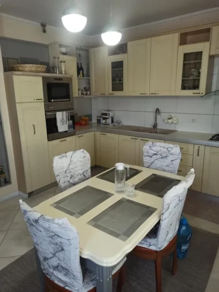 Tirane, shitet apartament 2+1 Kati 5, 122 m² 260.000 € (Liweni i thatë)