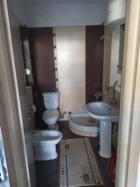 Tirane, shitet apartament 2+1 Kati 5, 122 m² 260.000 € (Liweni i thatë)