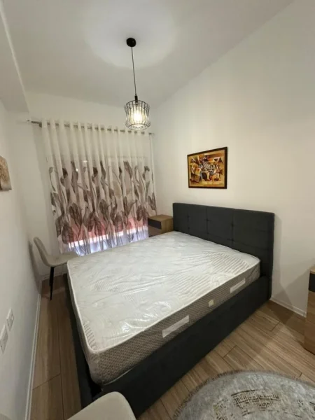 Tirane, jepet me qera apartament 1+1 Kati 3, 400 € (ALI DEM, KOMPLEKSI MANGALEM 21)