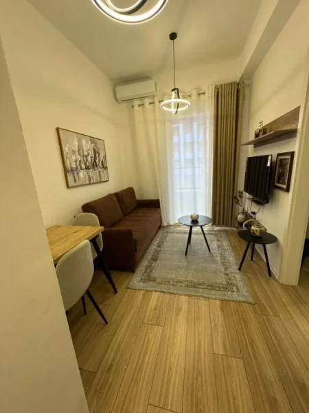 Tirane, jepet me qera apartament 1+1 Kati 3, 400 € (ALI DEM, KOMPLEKSI MANGALEM 21)