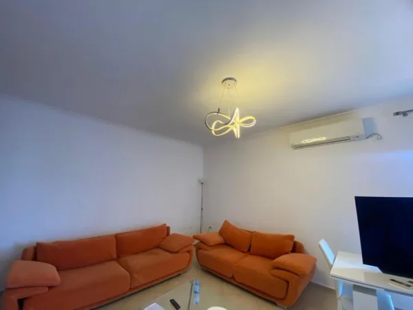Tirane, jepet me qera apartament 2+1 Kati 4, 110 m² 1.000 € 
