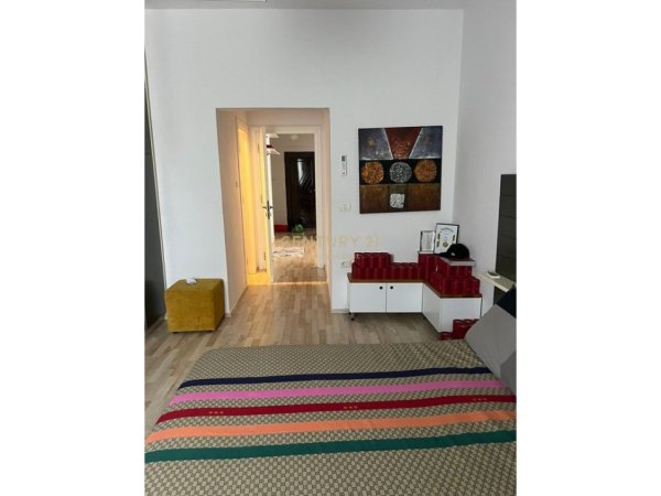 Tirane, jepet me qera apartament 2+1 Kati 3, 100 m² 750 € (Zogu Zi)