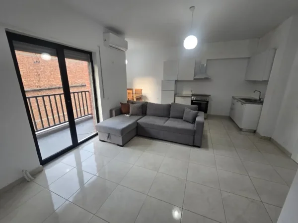 Tirane, jepet me qera apartament 1+1 Kati 2, 75 m² 550 € (Vila Gold)