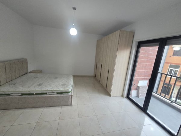 Tirane, jepet me qera apartament 1+1 Kati 2, 75 m² 550 € (Vila Gold)