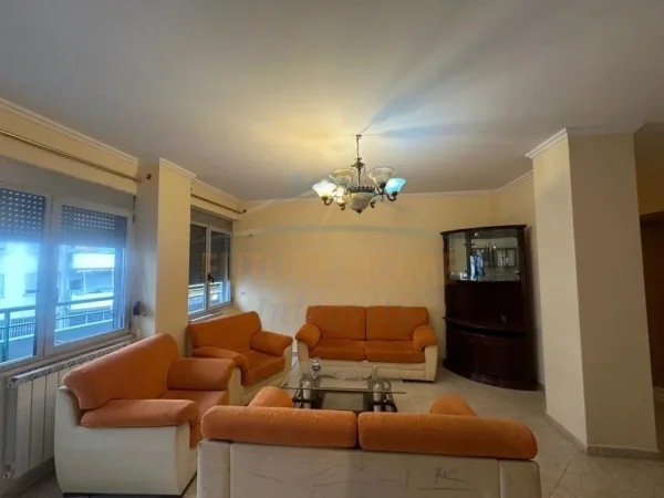 Tirane, jepet me qera apartament 3+1 per banim dhe zyra, Kati 4, 166 m² 1.200 € (Rruga e Dibres)