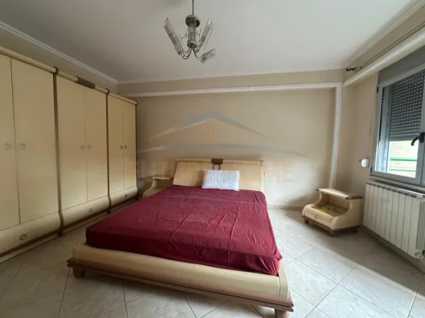 Tirane, jepet me qera apartament 3+1 per banim dhe zyra, Kati 4, 166 m² 1.200 € (Rruga e Dibres)
