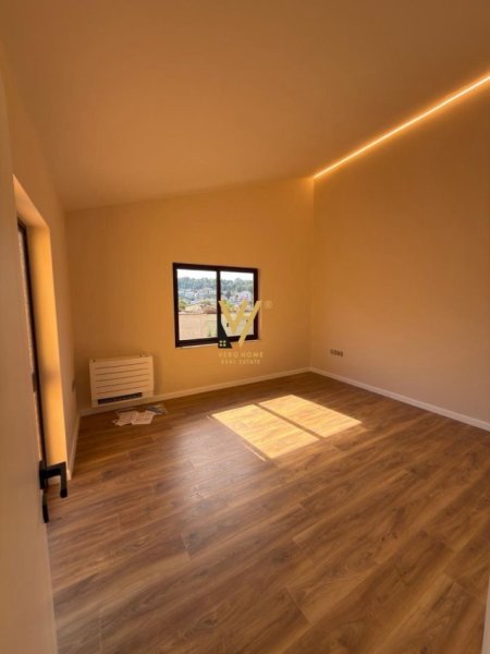 Tirane, jepet me qera ambjent biznesi Kati 3, 170 m² 1.900 € (VILAT GJERMANE)