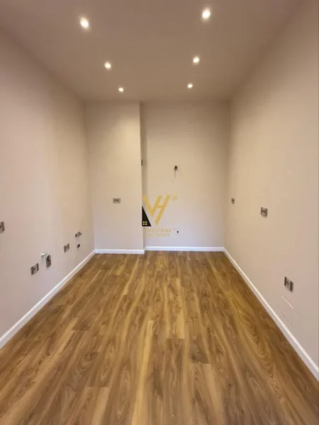 Tirane, jepet me qera ambjent biznesi Kati 3, 170 m² 1.900 € (VILAT GJERMANE)