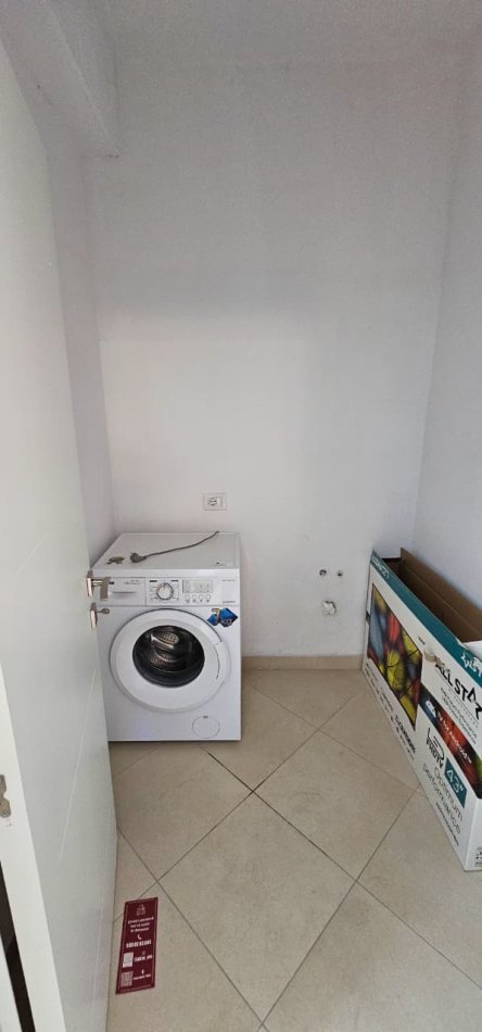 Tirane, jepet me qera 3+1+Ballkon Kati 8, 120 m² 600 € 