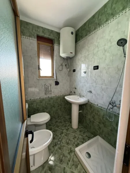 Tirane, jepet me qera apartament 2+1 Kati 3, 510 € 
