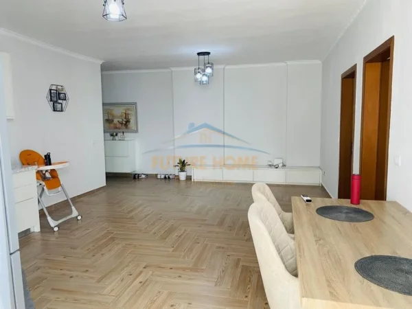 Tirane, jepet me qera apartament 2+1+Ballkon Kati 2, 80 m² 700 € (Don Bosko)