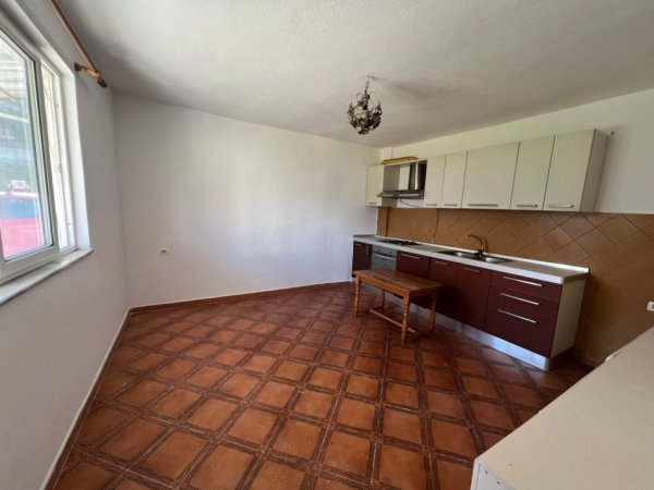 Tirane, jepet me qera apartament 2+1 Kati 1, 360 € 