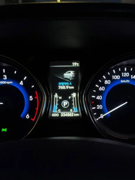 Tirane, shitet Hyundai I30 Nafte, e bardhë automatik Kondicioner 230 km 7.300 €