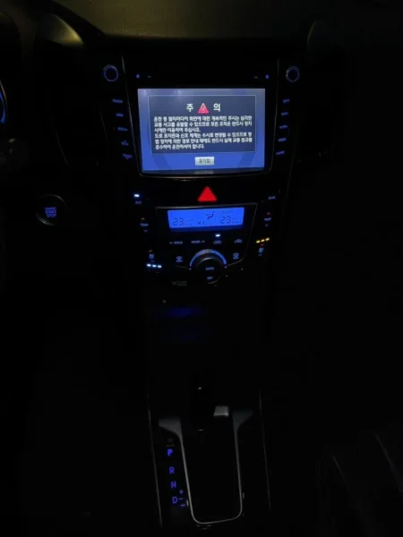 Tirane, shitet Hyundai I30 Nafte, e bardhë automatik Kondicioner 230 km 7.300 €