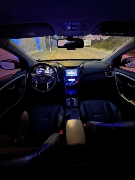 Tirane, shitet Hyundai I30 Nafte, e bardhë automatik Kondicioner 230 km 7.300 €
