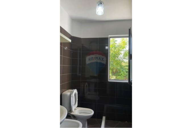 Tirane, jepet me qera shtepi 2+1 Kati 2, 120 m² 450 € (Porcelan, Tiranë)