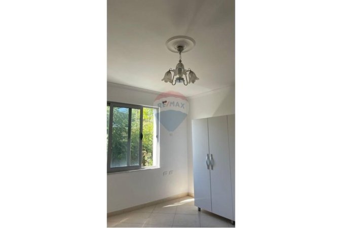 Tirane, jepet me qera shtepi 2+1 Kati 2, 120 m² 450 € (Porcelan, Tiranë)