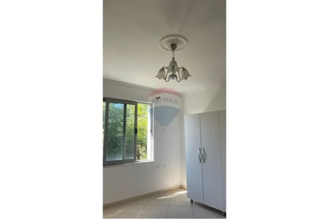 Tirane, jepet me qera shtepi 2+1 Kati 2, 120 m² 450 € (Porcelan, Tiranë)