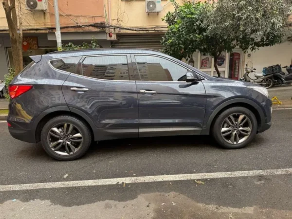 Tirane, shes SUV HYUNDAI SANTA FE 2015 Nafte, gri e erret automatik Klima 130.000 km 13.500 €