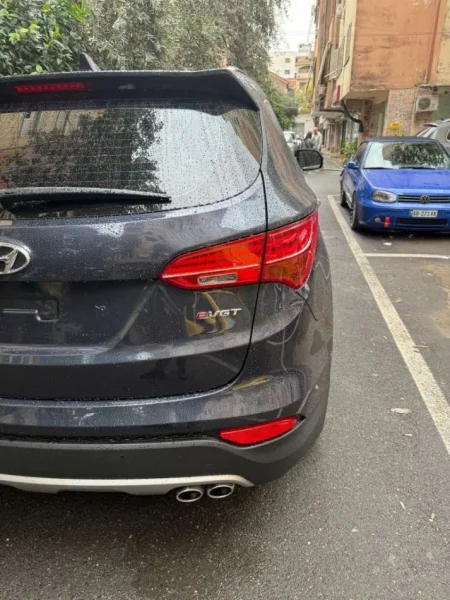 Tirane, shes SUV HYUNDAI SANTA FE 2015 Nafte, gri e erret automatik Klima 130.000 km 13.500 €