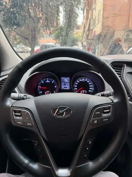 Tirane, shes SUV HYUNDAI SANTA FE 2015 Nafte, gri e erret automatik Klima 130.000 km 13.500 €