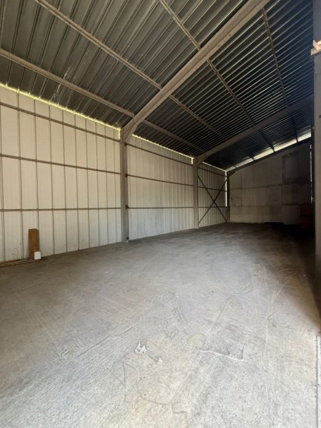 Tirane, jepet me qera magazine Kati 0, 250 m² 1.125 € (Vore)