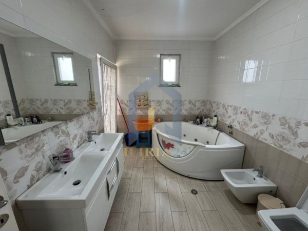 Tirane, jap me qera apartament 2+1+Aneks+Ballkon , 294 m² 1.200 € (Selvia)