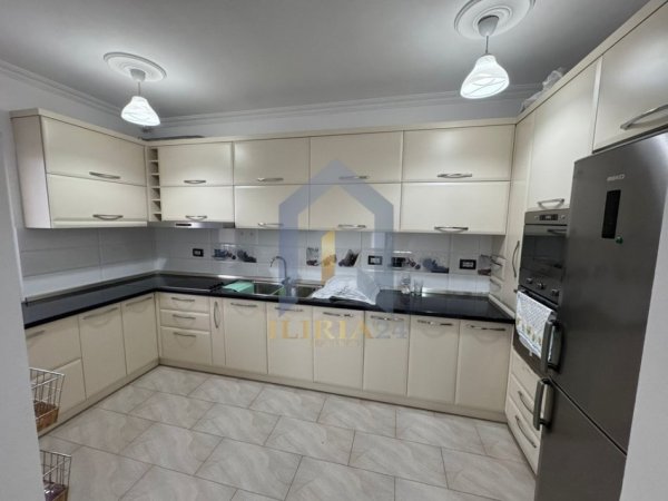 Tirane, jap me qera apartament 2+1+Aneks+Ballkon , 294 m² 1.200 € (Selvia)