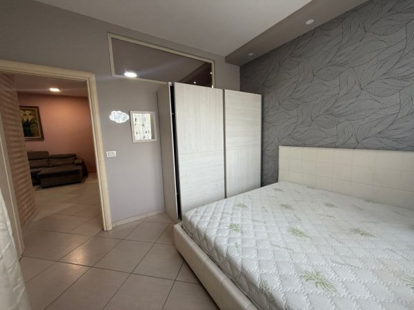 Tirane, jepet me qera apartament 2+1 Kati 2, 80 m² 550 € (Rruga Karl Gega, Kompleksi Lura)