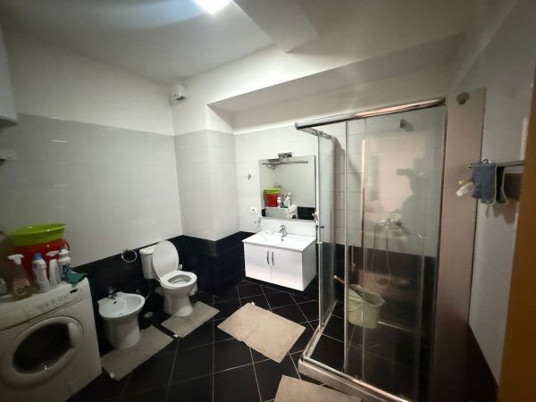 Tirane, jepet me qera apartament 2+1 Kati 2, 80 m² 550 € (Rruga Karl Gega, Kompleksi Lura)