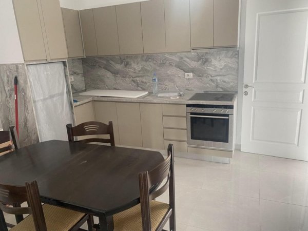 Tirane, jepet me qera apartament 1+1+Ballkon Kati 6, 70 m² 520 € (asl 1)
