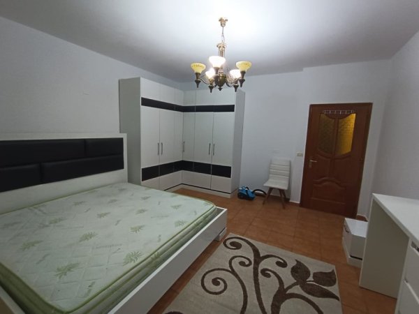 Tirane, jepet me qera apartament 4+1 Kati 3, 140 m² 500 €