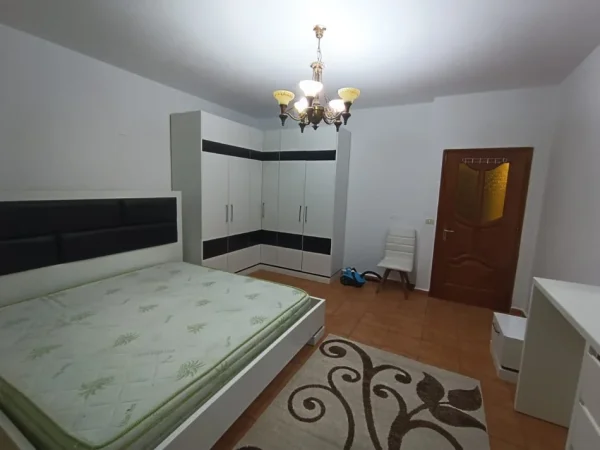 Tirane, jepet me qera apartament 4+1 Kati 3, 140 m² 500 €