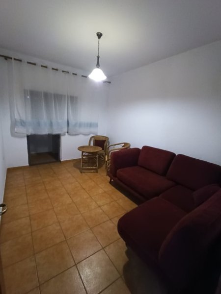 Tirane, jepet me qera apartament 4+1 Kati 3, 140 m² 500 €