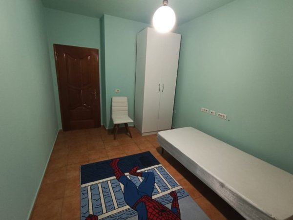 Tirane, jepet me qera apartament 4+1 Kati 3, 140 m² 500 €