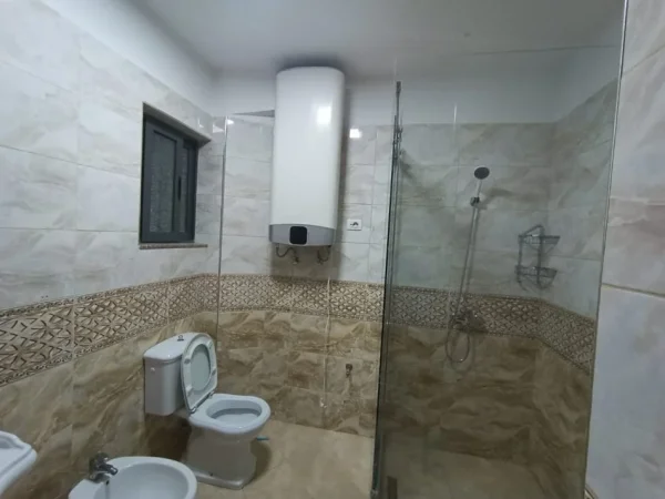 Tirane, jepet me qera apartament 4+1 Kati 3, 140 m² 500 €