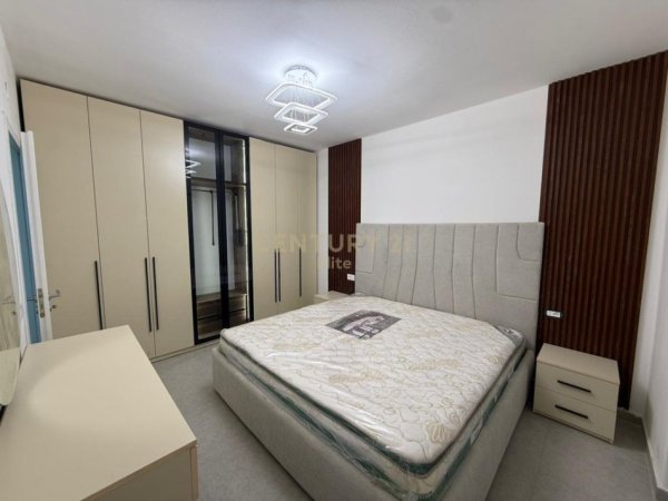 Tirane, jepet me qera apartament 2+1 Kati 5, 104 m² 500 € 