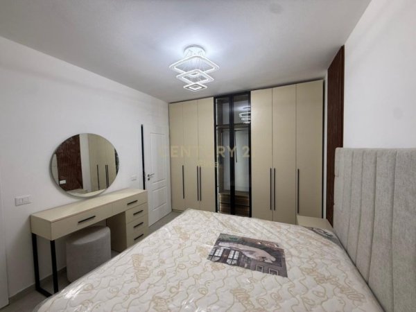 Tirane, jepet me qera apartament 2+1 Kati 5, 104 m² 500 € 